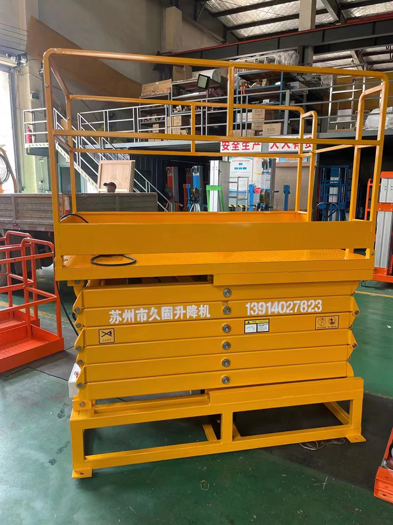 Installation of 8-meter customized car mounted scissor fork platform vehicle completed