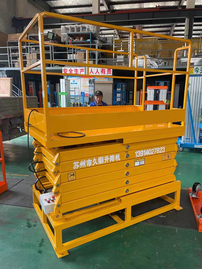 Installation of 8-meter customized car mounted scissor fork platform vehicle completed