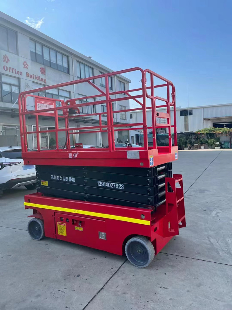 A rental company customizes a high-end 10 meter fully self-propelled scissor lift